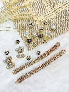 20 sztuk DIY, buty ogrodowe, złote, w pełni zdobione ćwiekami, 3D, mini misie z kryształkami, klamry z łańcuszkiem, odpinane zawieszki do butów w stylu uniwersyteckim, pasujące do sandałów, butów z wydrążonymi dziurkami, na każdą porę roku, prezentów świątecznych