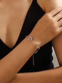 Elegant & Chic Stainless Steel Vacuum Plated 18K Gold Micro-Inlaid Full Diamond Hollow Four-Leaf Clover Women Bracelet Set, Suitable For Party, Daily Wear, Selfie, Outing And Shopping