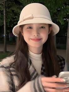 1顶新款秋冬百搭高顶帽，复古蝴蝶结高顶帽，优雅白色天鹅绒渔夫帽，时尚百搭，适合户外活动