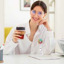 1 pieza Clip de identificación con forma de pétalo de acrílico, Soporte de identificación, Elástico, Adecuado para enfermeras, médicos, trabajadores, trabajadores sociales, personal de oficina, maestros, regalos