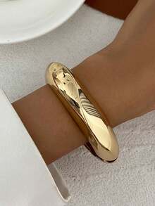 1pc Vintage Exaggerated Punk Style Acrylic Resin Asymmetrical Cuff Bracelet, Minimalist Thick Chunky Jewelry, Multi-Color Charm Bangle, Suitable For Women's Daily Commute, Friendly Gatherings, Romantic Holidays, Street Snaps, Fashion Shows (The Texture And Color Of The Bracelet Are Subject To The Actual Product)