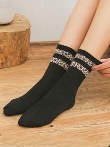 2 Pairs Of Fashionable Leopard-Patterned Mid-Calf Socks, Soft And Breathable Women's Socks, Suitable For All Seasons. Christmas Gift - Multicolor - View 4