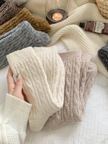 1 双女士纯色加厚保暖羊毛混纺粗针织中筒袜，适合秋冬季日常和居家穿着