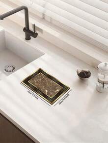 1片硅胶厨房地垫，仿大理石纹理，带金色纹路，外观奢华优雅