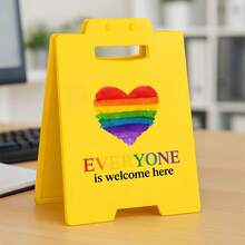 Centropieza con forma de corazón arcoíris - Decoración de escritorio linda y accesorio para cubículo de oficina. ¡Bienvenido a todos! Ideal para decoración del hogar y la oficina, adecuado para decoración de escritorio de mujeres y hombres, esenciales de oficina y accesorios estéticos de escritorio.