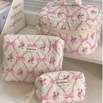 Bộ 3 túi đựng mỹ phẩm họa tiết nơ và hoa hồng chần bông, túi trang điểm thời trang xách tay, túi đựng đồ đa năng, túi đựng đồ vệ sinh cá nhân dung tích lớn dễ thương, túi đựng đồ du lịch, túi đựng cọ trang điểm mini, túi đựng đồ vệ sinh in họa tiết, có thể đựng son môi, cọ trang điểm, đồ chăm sóc da, điện thoại, tiền xu, vật dụng nhỏ, thích hợp cho gia đình, làm quà tặng, các ngày lễ (Halloween, Giáng sinh), bãi biển, phòng tắm, phòng ngủ, dung tích lớn.