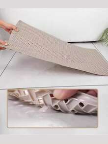 这款PVC防滑浴缸垫配有加大吸盘和排水孔，提供更强的抓地力，提升安全性。双面设计，可机洗。 - 彩色 - 查看 12