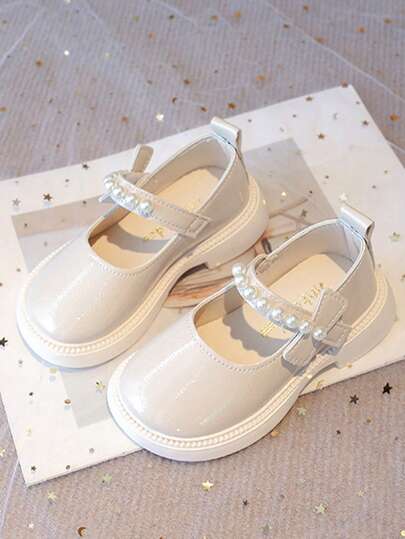 1 par de sapatos infantis de princesa com sola macia e laço de pérola, antiderrapantes, confortáveis de usar, adequados para festas e eventos na primavera/outono