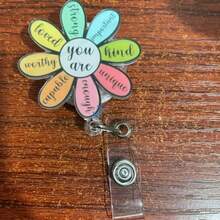 1 pieza Clip de identificación con forma de pétalo de acrílico, Soporte de identificación, Elástico, Adecuado para enfermeras, médicos, trabajadores, trabajadores sociales, personal de oficina, maestros, regalos