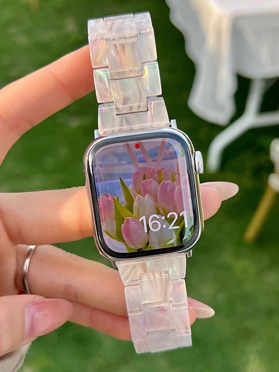 1条轻盈象牙色树脂表带，简约设计，兼容 40/41/42/44/45/46/49/38毫米，也适用于 Ultra 10/9/8/7/6/5/4/SE/3/2/1系列，男女通用替换表带，透气百搭，适合春夏游泳佩戴，不锈钢折叠表扣，配件