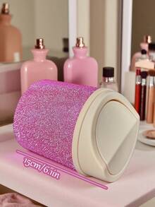 1个镶钻桌面化妆品垃圾桶，旋转盖桌面收纳盒，适用于梳妆台、卧室、办公室，阳光下闪闪发光。可用于收纳化妆包、旅行用品、化妆品、旅行必备品、化妆品整理盒、化妆包、化妆品收纳盒、洗漱包、桌面收纳盒、化妆品袋、化妆品整理盒、梳妆台配件、化妆包、化妆袋、珠宝盒、化妆刷架、香水收纳盒等。可作为女士礼物、圣诞礼物、女士礼物创意、房间装饰等。 - 彩色 - 查看 4