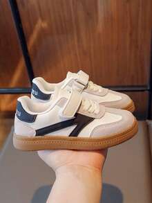 1 Pair Fashion Comfortable Children's Sports Shoes, Casual Flat Sneakers With Soft Sole And Non-Slip Round Toe, Suitable For Boys And Girls, Back To School, Halloween, Christmas, Toddler Size Runs Small