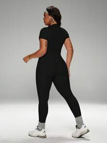 FWH Comfortable All-Day Set, Includes Waist Cincher Belt, Versatile Outfit, Comfortable Yet Fashionable Athleisure Essential Set, Loungewear Set, High-Waist Yoga Pants Set, Plus Size Activewear, Tummy Control Leggings Set, Crew Neck T-Shirt And High-Waist Yoga Leggings (Plus Size Women), Stretchy Casual 2-Piece Pajama Set Black Summer - 黑色 - 查看 2