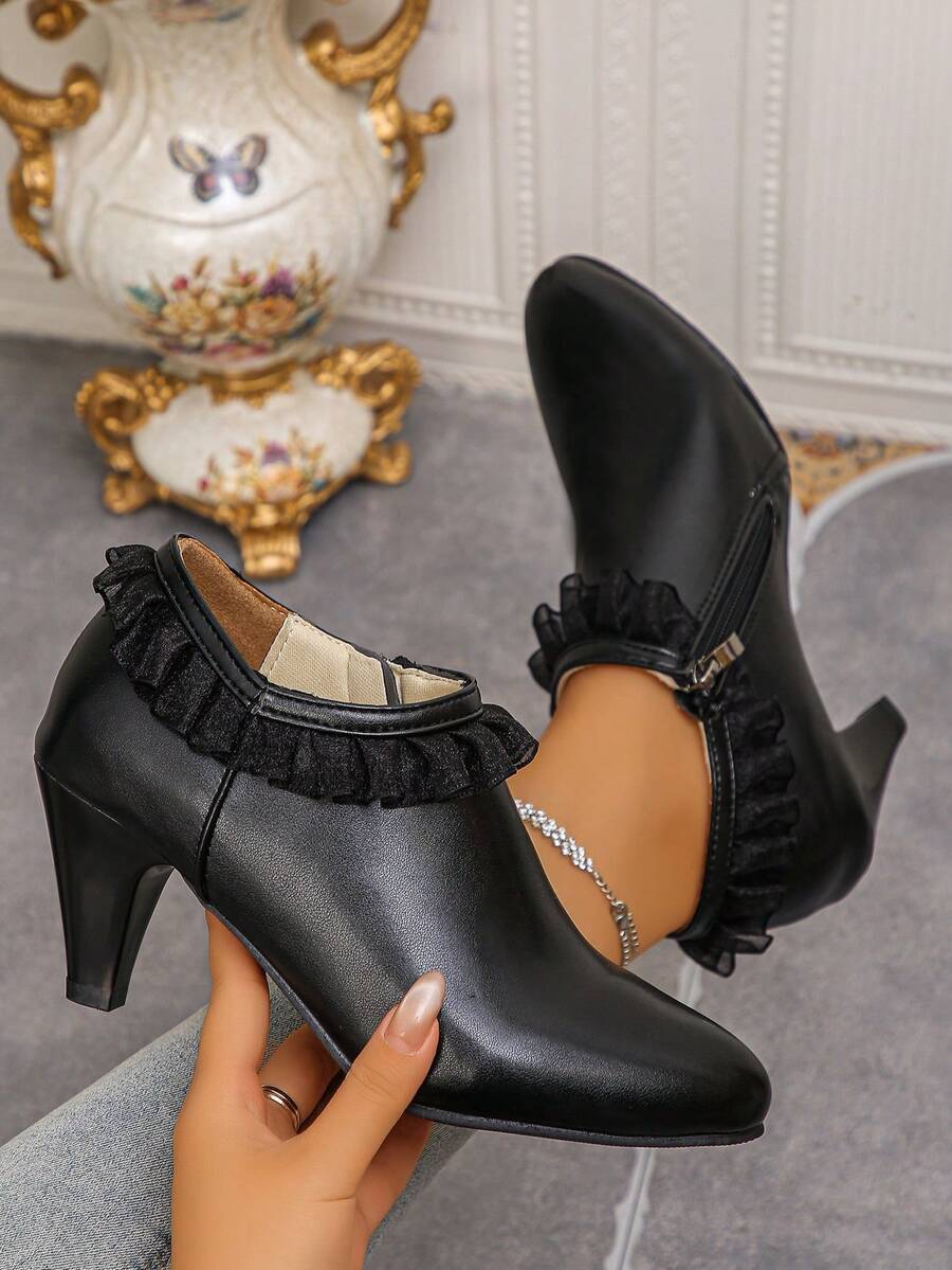 Boots, A Pair Of Versatile, Comfortable, Chelsea Lace Boots For Women. The Design Of Lace Is Fashionable And Versatile, Suitable For Formal Occasions, Casual Occasions, And More. It Is An Essential Fashion Item For Women's Shoe Cabinets.