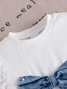 Young Girl Spring/Autumn White Puff Sleeve Round Neck T-Shirt With Bow & Pearl Decor, Paired With Elegant Casual Asymmetric Denim Skirt With Pearl Pocket Flap, 2-Piece Set Suitable For School, Outdoor, Commute, Vacation, Photography, Daily Wear