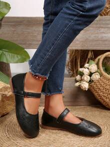 أحذية نسائية كاجوال مطرزة بلون أحادي بدون كعب