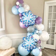 2/4 pièces Ballons en forme de flocon de neige en feuille, ballons de flocons de neige rouges et bleus, convenant pour Noël, fêtes de Noël Frozen, fêtes de vacances, anniversaires, décorations d'anniversaire sur le thème de l'hiver, décoration intérieure et célébrations