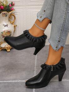 Boots, A Pair Of Versatile, Comfortable, Chelsea Lace Boots For Women. The Design Of Lace Is Fashionable And Versatile, Suitable For Formal Occasions, Casual Occasions, And More. It Is An Essential Fashion Item For Women's Shoe Cabinets.