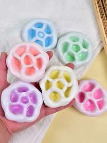 1/6PCS可塑形冰皮糯米糕捏捏减压玩具,仿真麻糬糯米糕,良好的发泄玩具,适合男孩和女孩玩耍柔软。放松的毛绒玩具|有趣且略带挑战性的感官体验,使其成为派对小礼物、课堂奖励、圣诞节、万圣节和生日礼物、复活节礼物、派对袋填充物、圣诞袜填充物、烦躁玩具、儿童派对礼物的绝佳小礼物 - 彩色 - 查看 6