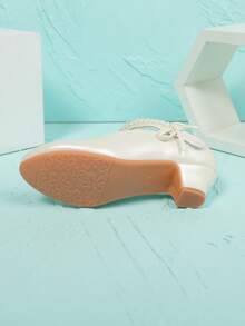 魅力升级！时尚跨界少女鞋，精致小高跟引领校园风