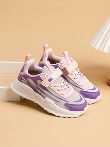 1 双轻便透气网眼跑步运动鞋，条纹休闲运动风格，适合所有季节的低帮运动鞋，带钩环闭合，圆头面料透气鞋面和 EVA 鞋底，适合男孩和女孩