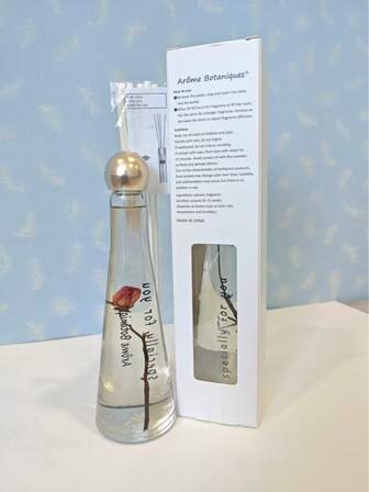 Elegant 120ml Reed Diffuser With Dried Flowers - Fashionable Gift For Home Office Decor.