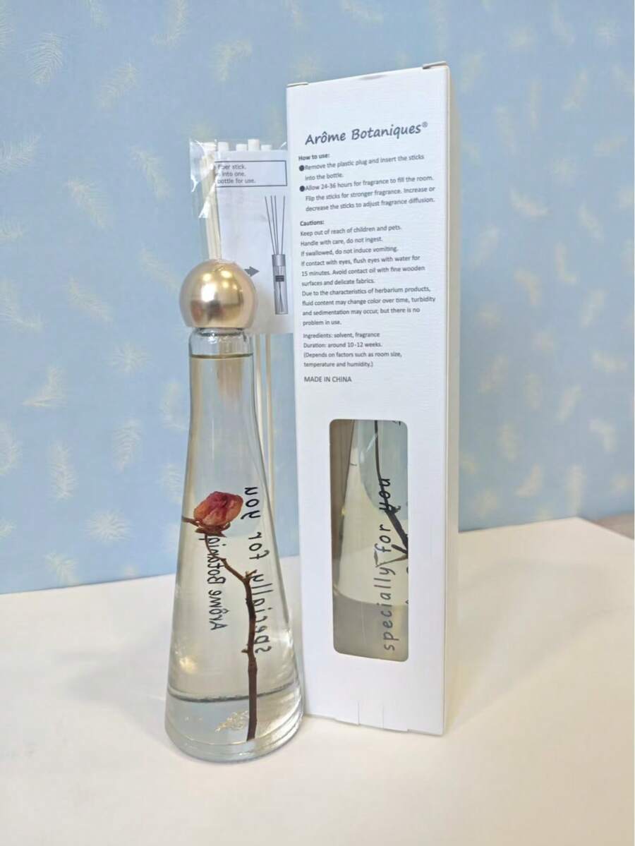 Elegant 120ml Reed Diffuser With Dried Flowers - Fashionable Gift For Home Office Decor.