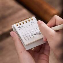 Mini calendar de birou 2026 - Operă de artă elegantă în stil chinezesc cu fluturi, bujori și modele din bambus, planificator lunar pentru decorul casei sau al biroului, organizator de birou | Calendar decorativ de birou | Construcție din hârtie, organizator de calendar de birou