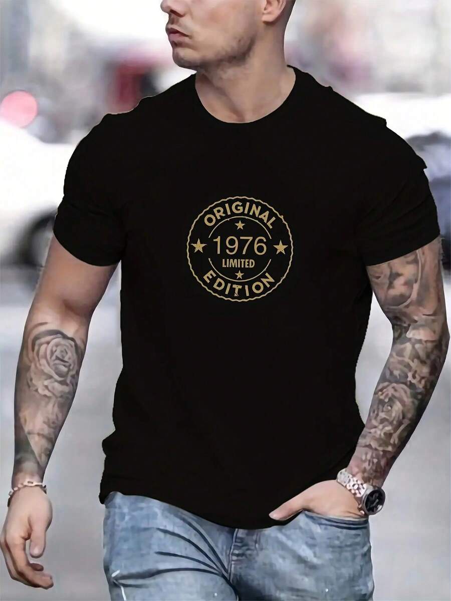 Camiseta gráfica de edición limitada para hombres 1976 - Cuello redondo casual. Manga corta. Camiseta de algodón para el verano. Negro con detalle de lámina dorada. Cómodo; Elegante para atuendos casuales - Negro - Ver 1