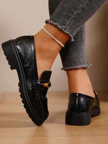 Damen Lässig Rundkopf Loafer, modisch mit Ketten-Dekor und abgenutzter Optik, rutschfeste Gummisohle, Schlüpf-Schuhe im Collegestil/Landstil, bequem für alle Jahreszeiten, Stofffutter