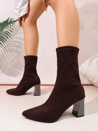2024 New Women's Fashionable Retro Style Ankle Boots, Brown Suede Pointed - Toe Boots With Block Heel, Comfortable Soft Velvet - Like Boots, Non - Slip Wear - Resistant Rubber Sole, Stylish Versatile Daily Wear Boots, Easy - To - Match Indoor Outdoor Casual Boots, Popular Must - Have Item For Daily Outfits, Parties, Street Style