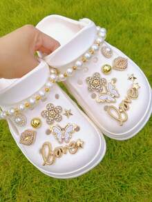 16 Stücke goldene Mode ABS Perlenkette, Lippe, Buchstabe, Schmetterling, Blume, Stern, goldene Perlen Schuhclips zum Selbermachen, multifunktionale Schuhclips Accessoires für Damensandalen, Pantoffeln, Strandtaschen, geeignet als Geschenk für Feiertage und Geburtstagsfeiern