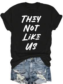 Camiseta con estampado "They Not Like Us" para mujer y unisex, de verano, casual, transpirable, con cuello redondo, manga corta, estilo urbano y versátil, adecuada para adolescentes y adultos - Negro - Ver 1
