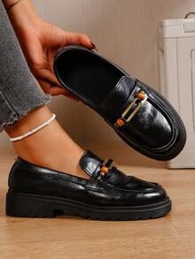 Damen Lässig Rundkopf Loafer, modisch mit Ketten-Dekor und abgenutzter Optik, rutschfeste Gummisohle, Schlüpf-Schuhe im Collegestil/Landstil, bequem für alle Jahreszeiten, Stofffutter