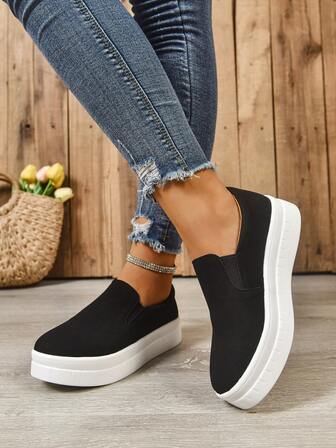 小巧增高一脚蹬平底鞋，经典设计厚底增高休闲鞋，春秋季百搭，精致时尚，柔软舒适，适合日常通勤，圆头拼接松紧带，黑色