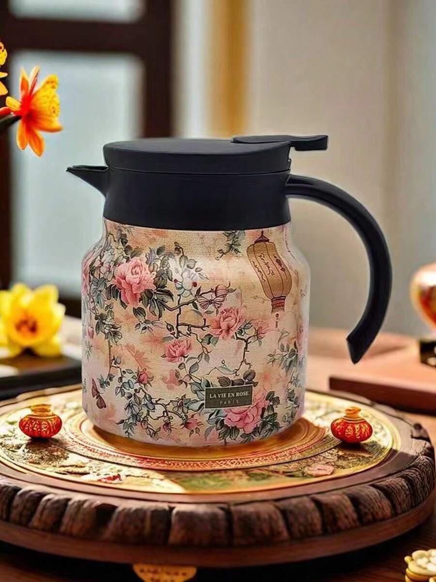 这款不锈钢茶壶带有UV印花,容量约1000毫升(33.81盎司),专为保持冷热饮品的适宜温度而设计。这款大容量咖啡壶非常适合居家和办公室使用,拥有多种颜色可选。它既是节日和派对等特殊场合的理想礼物,也适合日常厨房使用,用来盛放果汁和牛奶,或泡茶。 - 彩色 - 查看 1
