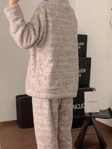 女士半绒毛睡衣套装（2件套），简约黑猫刺绣，圆领上衣和裤子，家居服，秋冬季，舒适保暖 - 灰色 - 查看 2