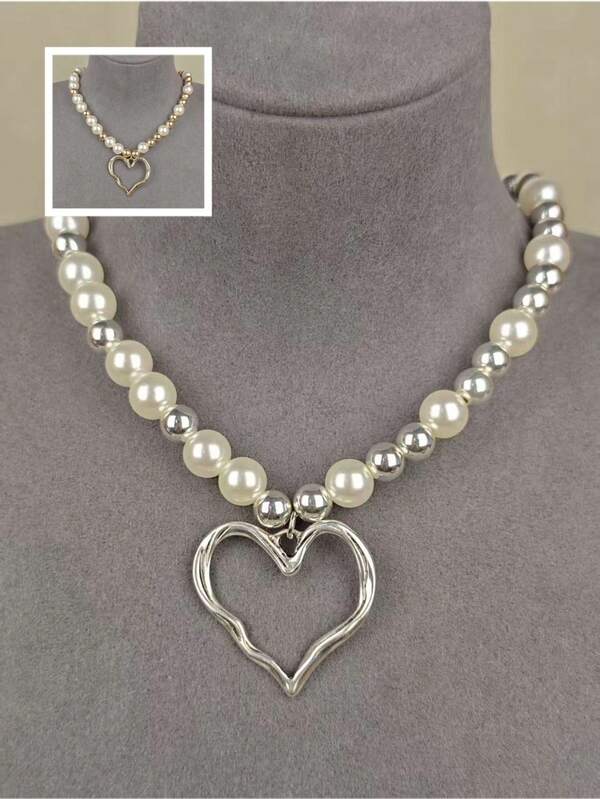 A Stylish And Simple Faux Pearl Heart Pendant Necklace For Ladies To Wear Daily Or To Parties.