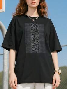 Minimalist-Cat-Cat-Line-Drawing-T-Shirt - Black - View 3