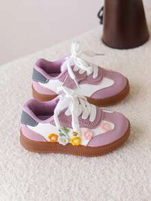 1 双女童刺绣花朵休闲运动鞋，软底，透气，春秋