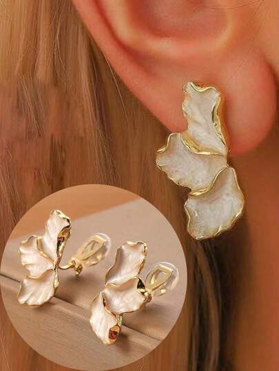 1 par de pendientes de clip asimétricos con pétalos en degradado, pendientes de clip elegantes de espiral de mosquito sin perforación, adecuados para uso diario de mujeres y como regalo de vacaciones