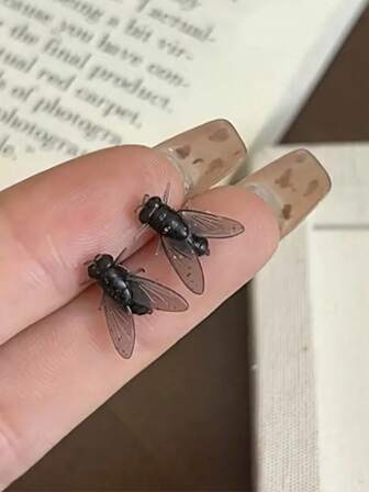 Pair Of Funny Fly Ear Studs - Realistic Look, Easy-To-Wear Everyday Gothic Casual Jewelry - Novelty Birthday/Party Gifts For Women - Quirky Friendship Gifts For Best Friend - Year-Round Wear