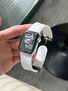 可折叠液态硅胶磁吸运动表带，兼容苹果手表表带 42mm、38mm、40mm、41mm、44mm、45mm、46mm、49mm，时尚智能手表替换表带，适用于 Ultra2、Ultra SE2、SE 11、10、9、8、7、6、5、4、3、2、1 系列，男女通用，白色，可作为学生返校礼物 - 白色 - 查看 9