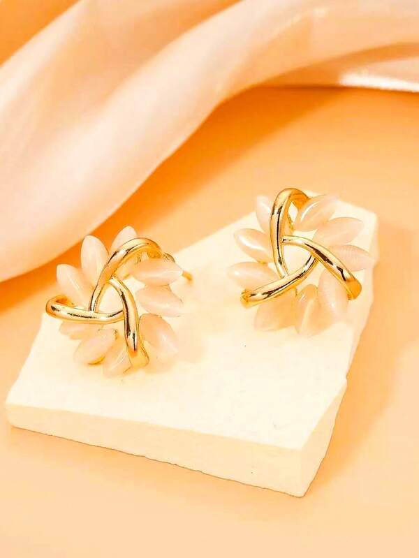 1pair Fashionable High-End Cat's Eye Stone Flower Petal Stud Earrings, New Arrival, Great For Holiday Gifts