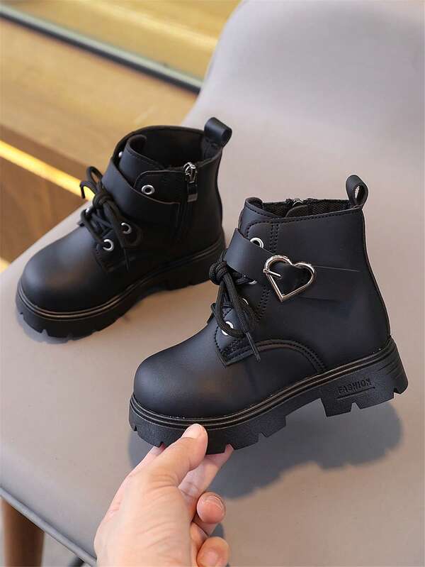 Nuevas botas de niños de punta redonda, botas cortas casuales y retro de suela plana para niñas, zapatos resistentes al desgaste y antideslizantes para niños grandes, botas punk para niñas y estudiantes