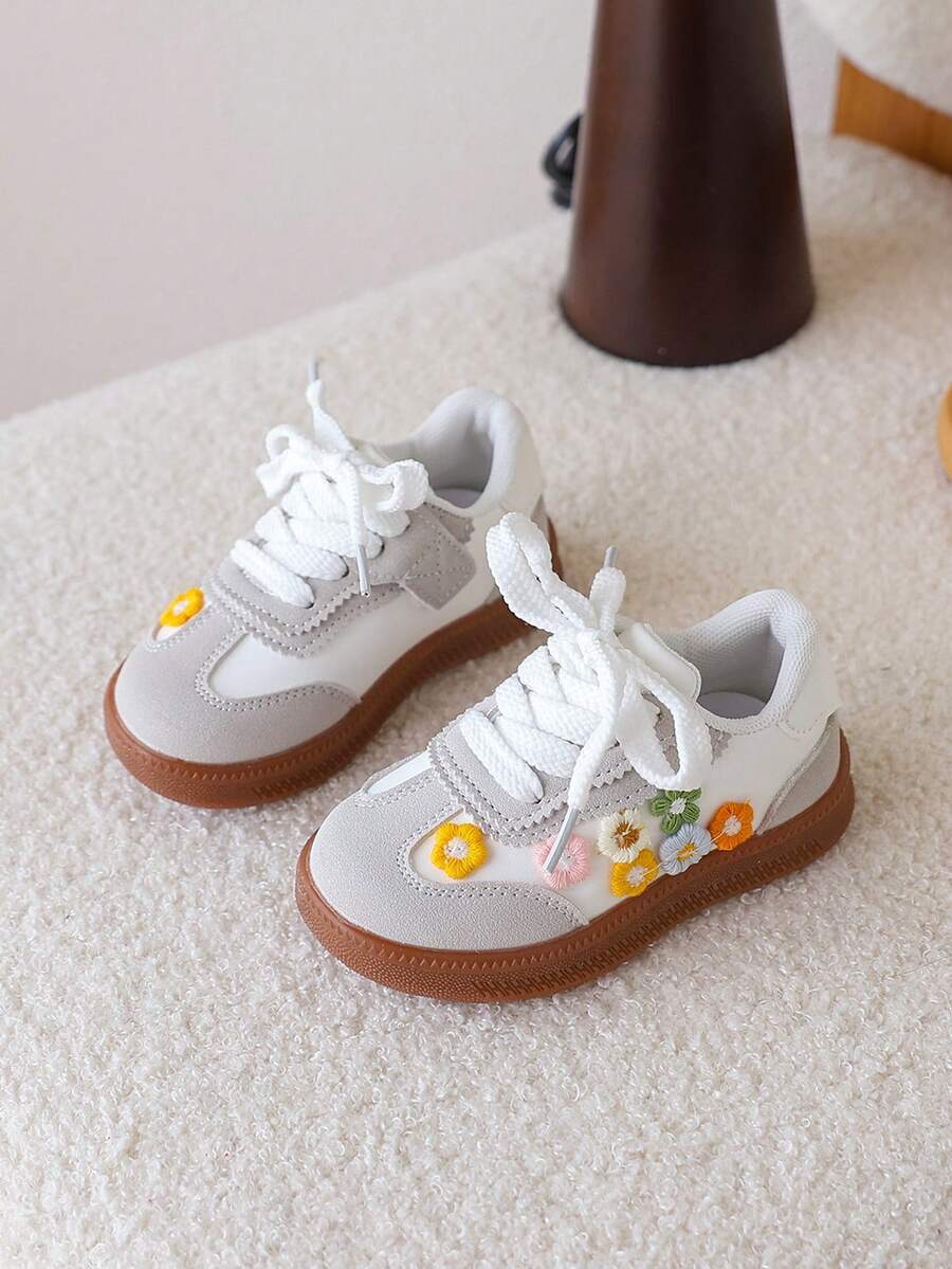 1 Pair Girls' Floral Embroidered Sneakers, New Spring/Autumn Children Soft Bottom Casual Breathable Shoes - Beige - View 1