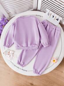 Kleine Mädchen Lässig Lavendel Schleife Outfit, weiches Lavendel Sweatshirt Set mit 3D Schleife Akzent und Spitzenbesatz Hose, Prinzessinnenstil, und traumhaft mit zarten lila, Schleife und Spitze Elementen. Locker und bequemes Sweatshirt, Hose mit Gummibund, geeignet für Frühling, Herbst und Winter. - Violett - Übersicht 2