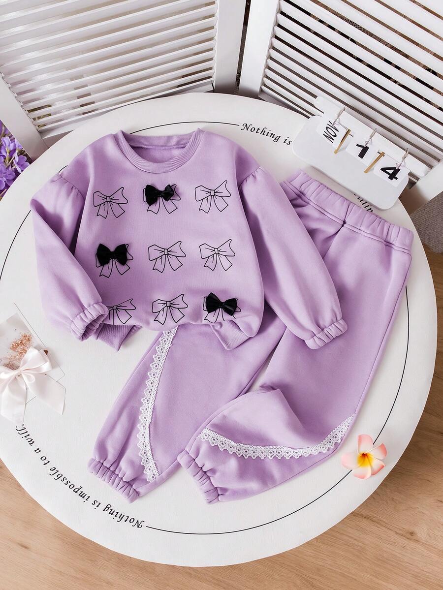 Kleine Mädchen Lässig Lavendel Schleife Outfit, weiches Lavendel Sweatshirt Set mit 3D Schleife Akzent und Spitzenbesatz Hose, Prinzessinnenstil, und traumhaft mit zarten lila, Schleife und Spitze Elementen. Locker und bequemes Sweatshirt, Hose mit Gummibund, geeignet für Frühling, Herbst und Winter. - Violett - Übersicht 1