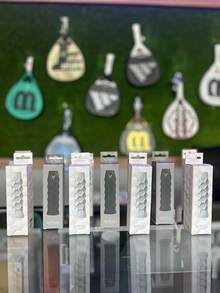 Revora - Grip Padel Ergonómico Silicón Diseño Hexagonal Agarre Control Precisión Antideslizante Reduce Vibración y Fatiga Soporte Codo de tenista Overgrip para Pala Paddle Pickleball Tenis Raqueta - Negro - Ver 11