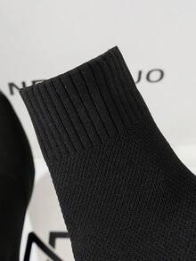 Giày bốt cao gót mũi nhọn đính pha lê trong suốt dành cho nữ, cỡ lớn, màu trơn, kiểu dáng slip-on, chất liệu dệt kim co giãn, thời trang mới thu đông 2025, đơn giản, đa năng, thanh lịch, gót chunky màu đen, cao đến giữa bắp chân, bốt cổ ngắn chống trượt, bốt ôm sát, sang trọng, dự tiệc. - màu đen - Xem 6